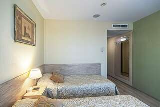 Гостиница Виктория Выборг Двухместный Стандартный номер с 2 отдельными/соединенными кроватями-3