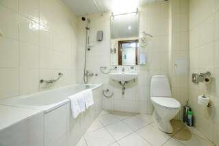 Гостиница Виктория Выборг Двухместный Стандартный номер с 2 отдельными/соединенными кроватями-7