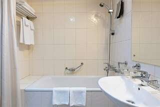 Гостиница Виктория Выборг Двухместный Стандартный номер с 2 отдельными/соединенными кроватями-6