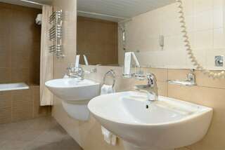 Гостиница Виктория Выборг Полулюкс с раздельными кроватями-1