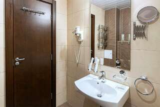 Гостиница Виктория Выборг Полулюкс с двуспальной кроватью-4